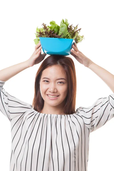 Egészséges ázsiai nő, salátával. — Stock Fotó