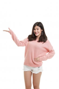 Genç Asyalı kadın eliyle mevcut.