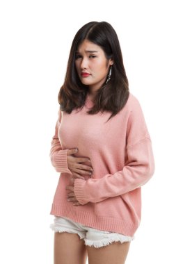 Genç Asyalı kadın mide ağrısı var.