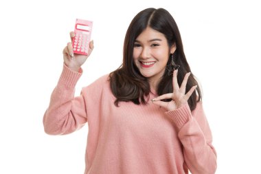 Asyalı kadın göster Tamam hesap makinesi ile.