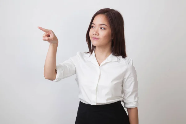 Asiatische Frau berührt den Bildschirm mit dem Finger. — Stockfoto