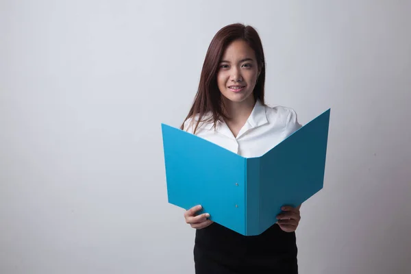 Joven asiático mujer con carpeta . — Foto de Stock