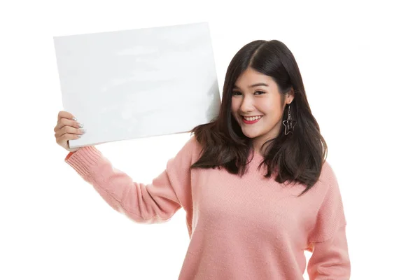 Jonge Aziatische vrouw met witte leeg bord. — Stockfoto