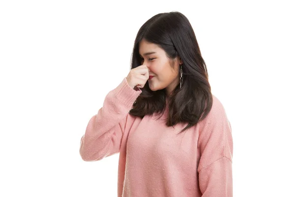 Fiatal ázsiai nő tartja az orra miatt rossz a szaga. — Stock Fotó