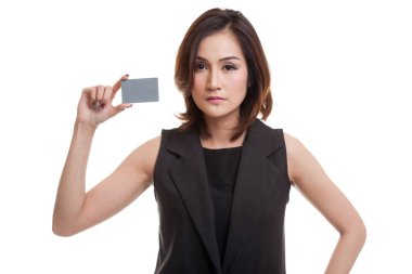 Boş bir kart ile genç Asyalı kadın.