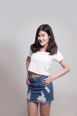 Güzel genç Asyalı kadın..