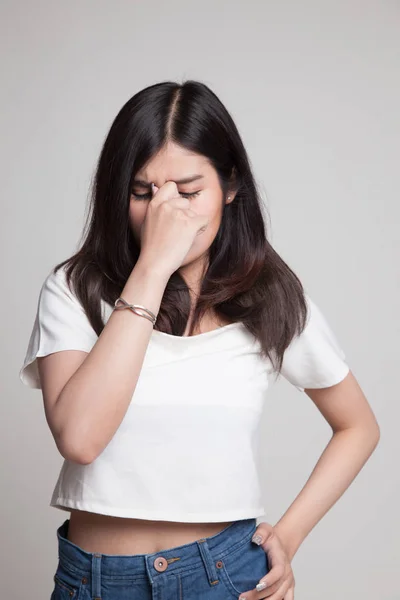 Young Asian woman got sick and  headache. — Stock Photo, Image