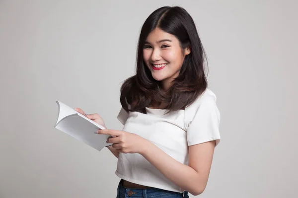 Joven asiático mujer con un libro. —  Fotos de Stock