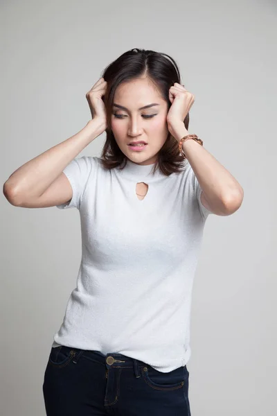 Young Asian woman got sick and  headache. — Stock Photo, Image