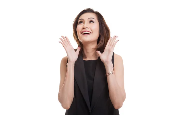 Aufgeregt junge asiatische Frau suchen nach oben. — Stockfoto