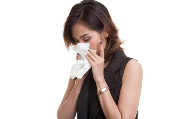 Genç Asyalı kadın hasta ve grip var. — Stok fotoğraf