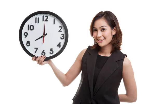 Jeune femme asiatique avec une horloge. — Photo