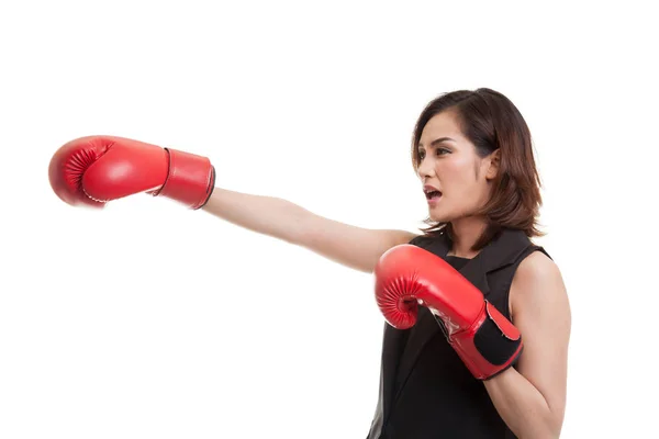 Joven mujer asiática con guantes de boxeo rojos . —  Fotos de Stock