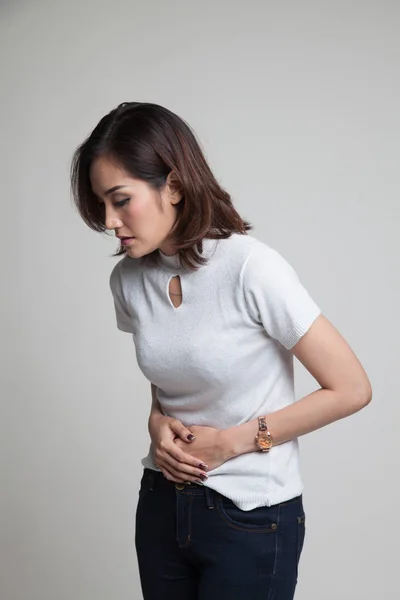 Joven asiática mujer got stomachache . — Foto de Stock