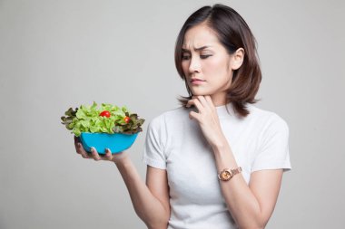 Asyalı kadın nefret salata.