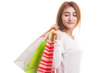 Genç Asyalı kadın alışveriş çantası ile mutlu.