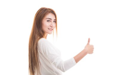 Genç Asyalı kadın sıra arka başparmak yukarıya.