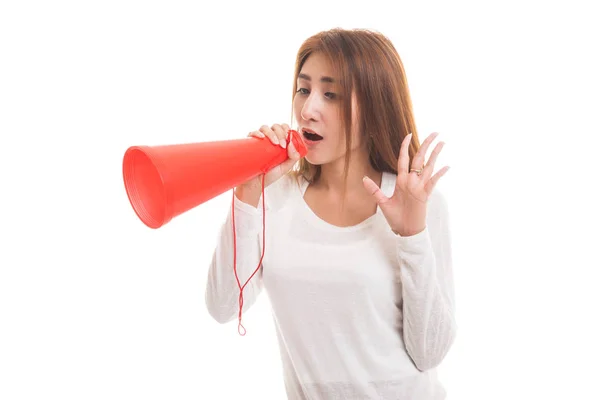 Bella giovane donna asiatica annunciare con megafono . — Foto Stock
