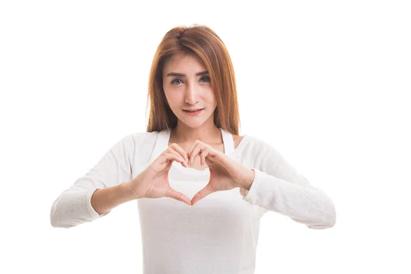 Jonge Aziatische vrouw hart hand ziekteverschijnsel vertonen. — Stockfoto