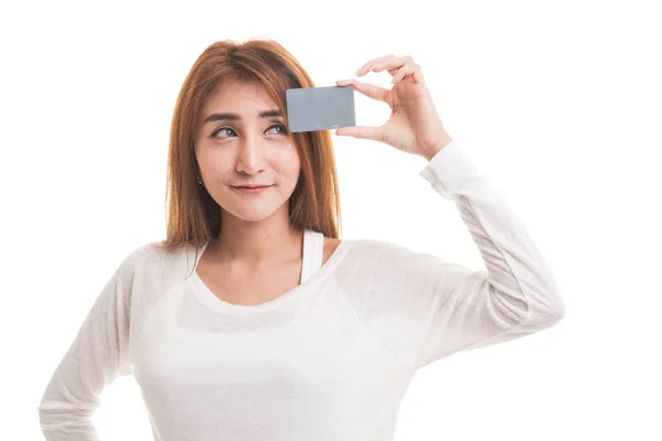 Jovem mulher asiática pensar com um cartão em branco . — Fotografia de Stock
