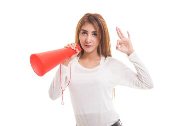 Güzel genç Asyalı kadın göster Tamam megafon ile ilan.