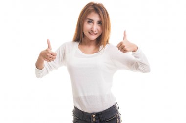Genç Asyalı kadın göstermek iki başparmak yukarıya.