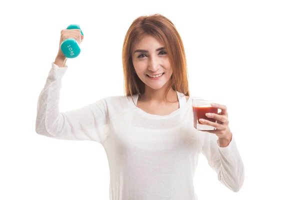 Saludable mujer asiática con mancuerna y jugo de tomate . — Foto de Stock