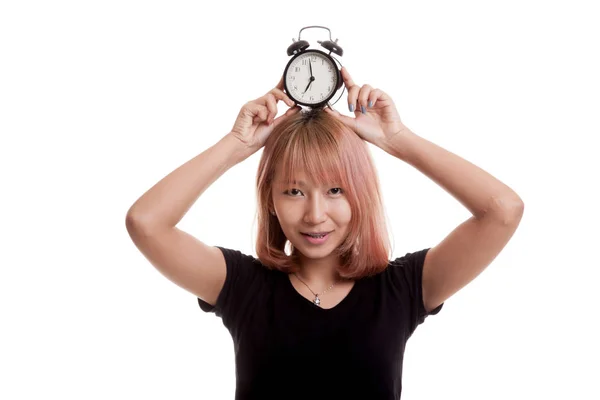 Junge asiatische Frau lächeln mit einer Uhr. — Stockfoto