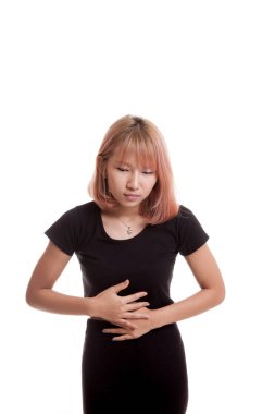 Genç Asyalı kadın mide ağrısı var.