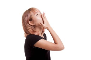 Uykulu genç Asyalı kadın esneme.