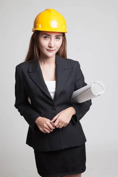 Mujer ingeniera asiática con planos . — Foto de Stock