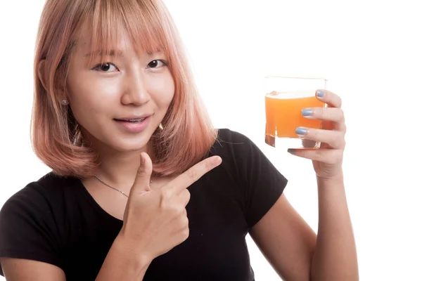 Młoda kobieta Azji punkt do soku pomarańczowego. — Zdjęcie stockowe