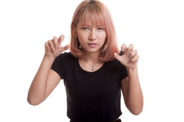 Ürkütücü el hareketi ile genç Asyalı kadın.