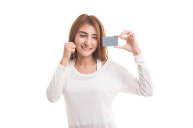 Boş bir kart ile mutlu genç Asyalı kadın.