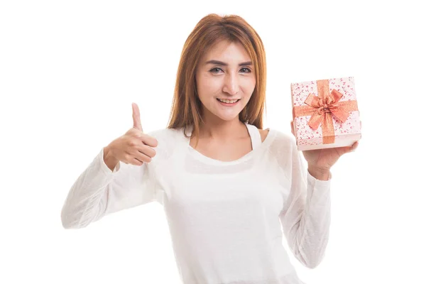 Asian woman thumbs up with a gift box. — Stock Photo, Image