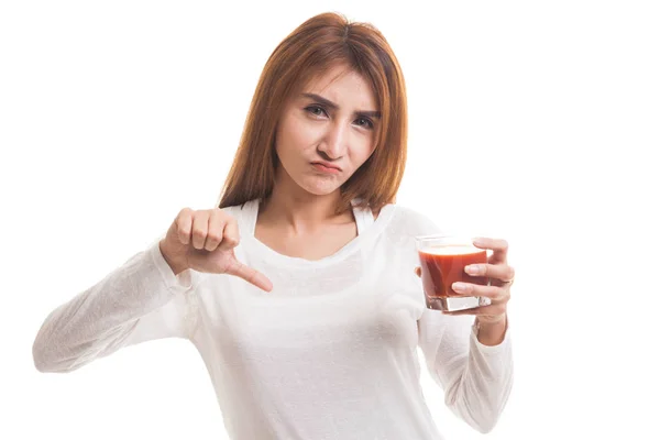 Asiática mujer thumbs abajo odio tomate jugo . —  Fotos de Stock