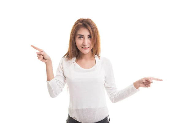 Ung asiatisk kvinna punkt med två händer. — Stockfoto