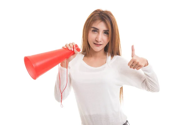 Mooie jonge Aziatische vrouw duimen opdagen kondigen met megapho — Stockfoto