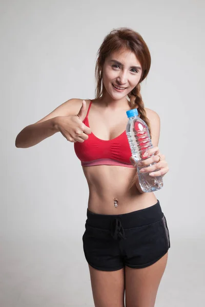 Beautiful Asian healthy girl with bottle of drinking water. — Stock Photo, Image