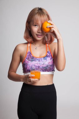Portakal suyu ve portakal meyve güzel Asyalı sağlıklı kız.