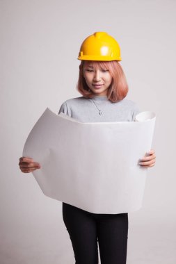 Asya mühendisi kadın planları ile.