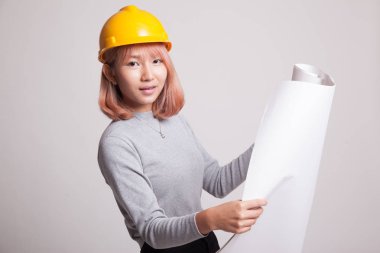 Asya mühendisi kadın planları ile.