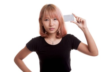 Boş bir kart ile genç Asyalı kadın.