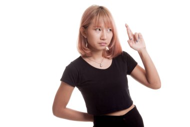 Güzel genç Asyalı kadın çapraz parmak.