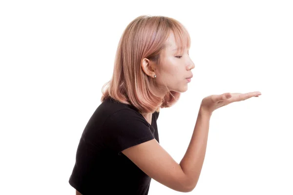 Beautiful young Asian woman blow a kiss. — Stock Photo, Image