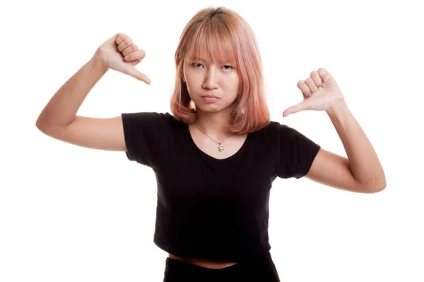Mutsuz Asyalı kız göster: başparmak aşağı her iki el ile. — Stok fotoğraf