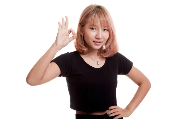 Jeune asiatique femme montrer OK signe . — Photo