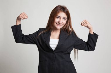 Güzel genç Asyalı kadın flex pazı.