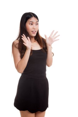 Genç Asyalı kadın şaşırır ve gülümse.