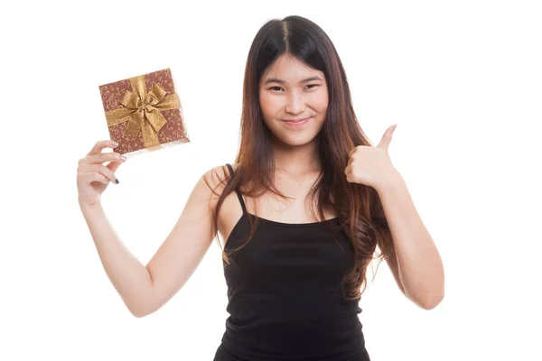 Joven mujer asiática pulgares arriba con una caja de regalo . — Foto de Stock